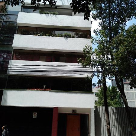 Charming Sunny Bedroom Overlooking Beautiful Amsterdam Avenue In Best Condesa Area Mexico By Eksteriør billede