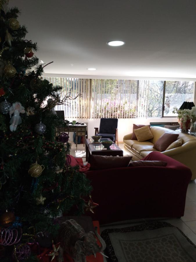 Charming Sunny Bedroom Overlooking Beautiful Amsterdam Avenue In Best Condesa Area Mexico By Eksteriør billede