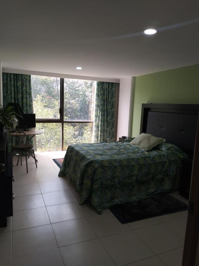 Charming Sunny Bedroom Overlooking Beautiful Amsterdam Avenue In Best Condesa Area Mexico By Eksteriør billede